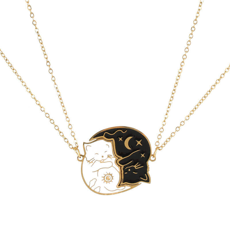Black & White Hugging Cats Necklace - Adorable Design for Cat Lovers